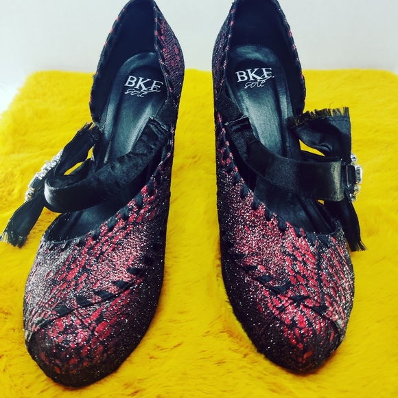 BKE **HOLIDAY RED HEEL PUMP** GLITZ AND GLAMOR *8 1/2* - Picture 9 of 13